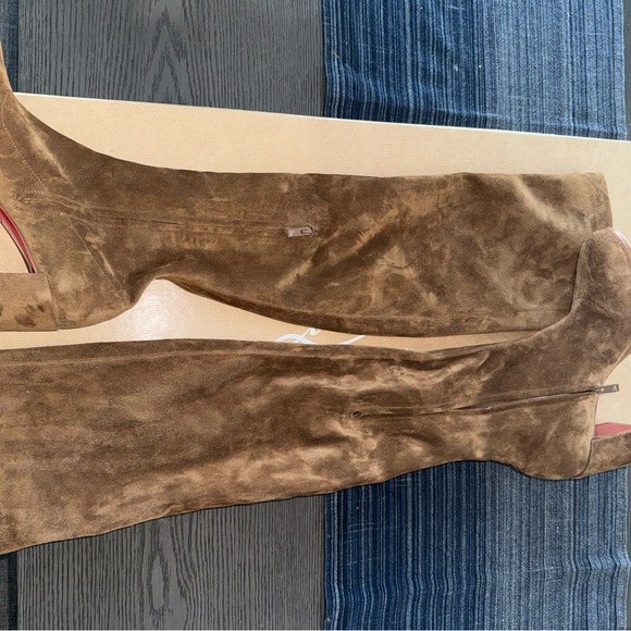 CHRISTIAN LOUBOUTIN
Adoxa Rhea Stretch Suede Over-The-Knee Boot, 70mm SIZE37 - Picture 3 of 9